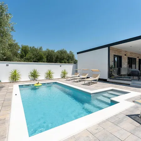 Ferienhaus Luxurious In Biograd Weißenburg