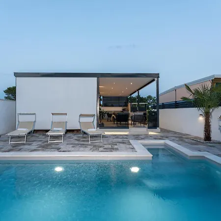 Luxurious In Biograd